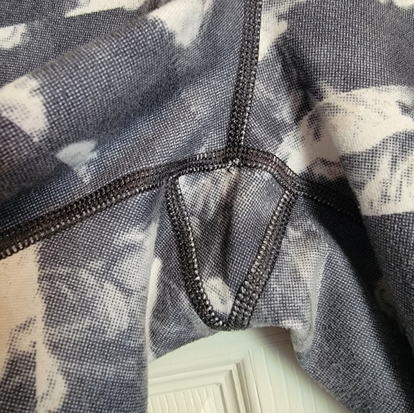 Lululemon High Times Pant sz 8 - Picture 6 of 9